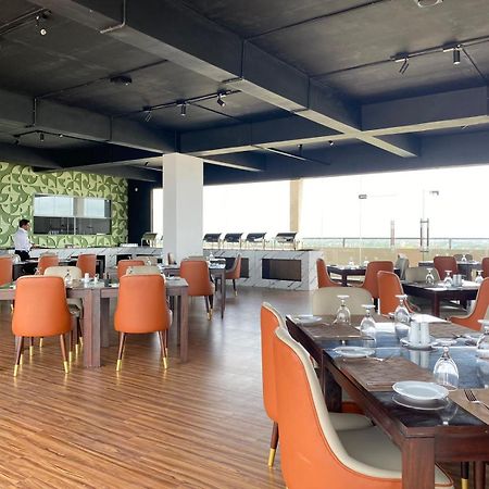 Ocean Breeze - Udaya Luxury Apartments ネゴンボ エクステリア 写真
