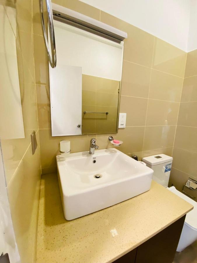 Ocean Breeze - Udaya Luxury Apartments ネゴンボ エクステリア 写真