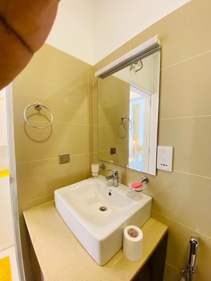 Ocean Breeze - Udaya Luxury Apartments ネゴンボ エクステリア 写真